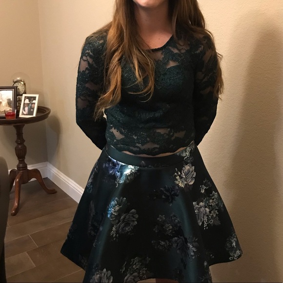 Emerald green, 2 piece dress - Picture 4 of 4